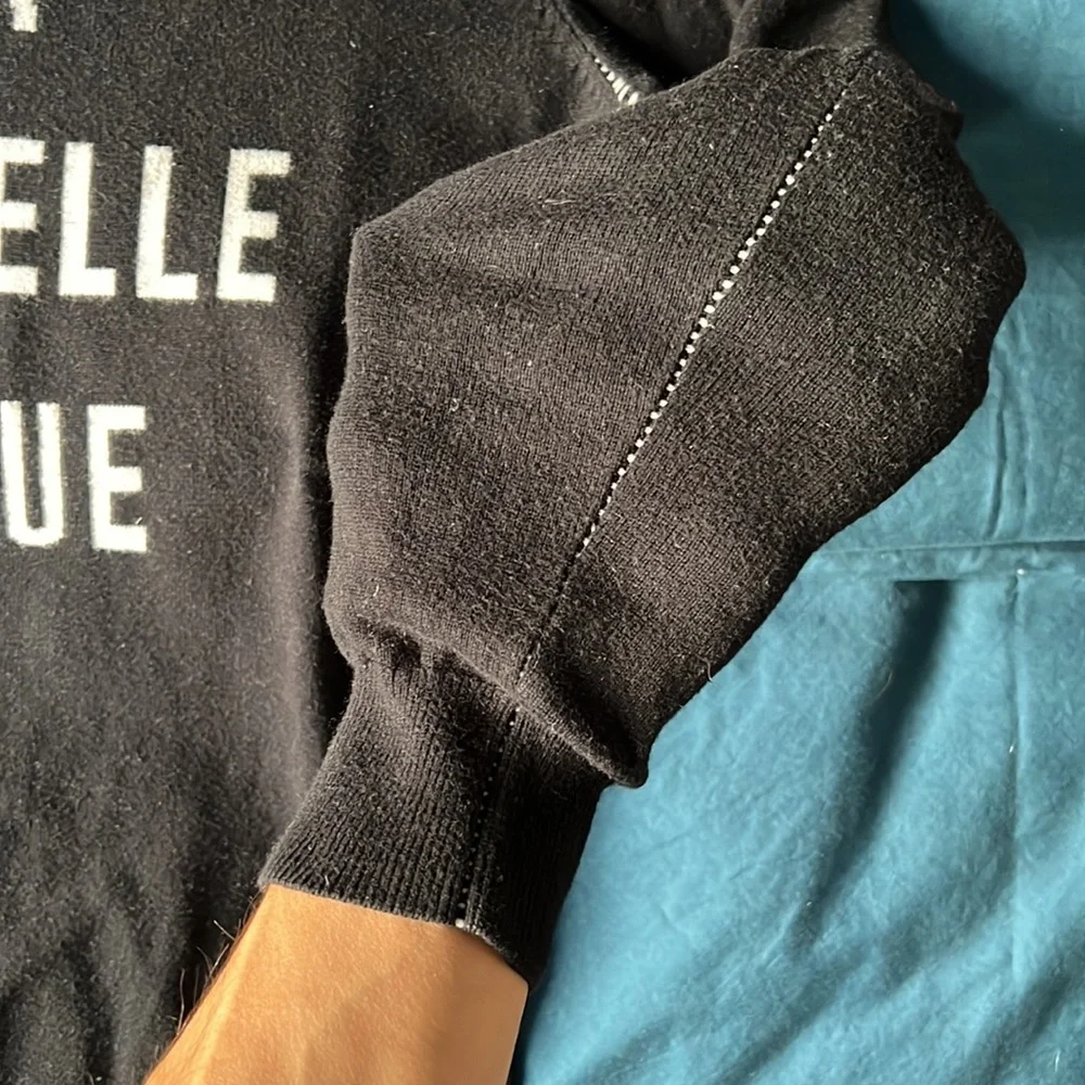 Black & white Graphic sweater w/ french La Nouvelle Vague writing “the new wave” - Picture 4 of 8